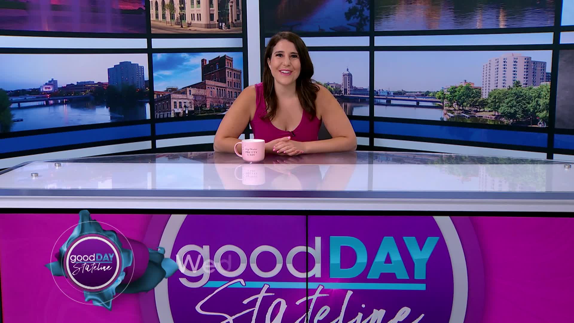 Carol Gives Bartenders Cards on How to Make Her Cosmo